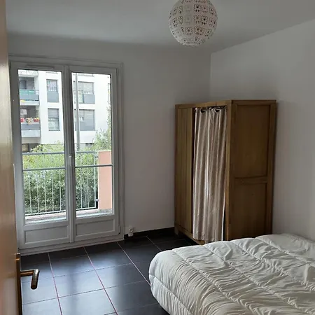 Apartment Spacious With Balcony Lyon