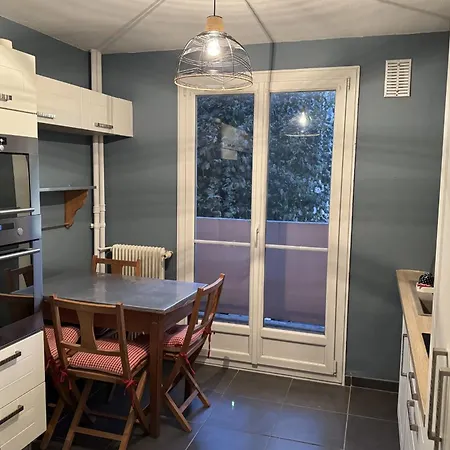 Spacious With Balcony Apartment *